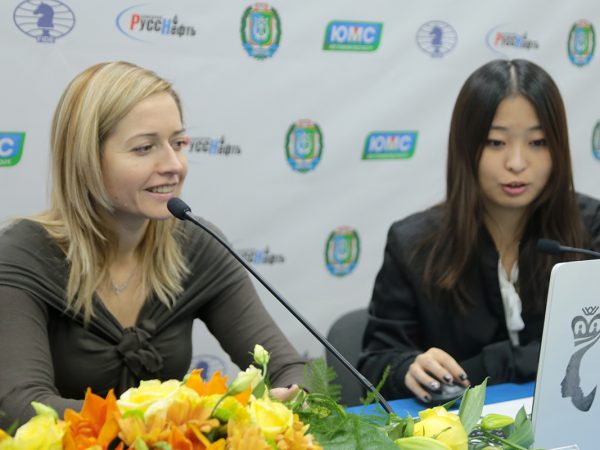 Natalia Zhukova (UKR) and Ju Wenjun  (CHN)