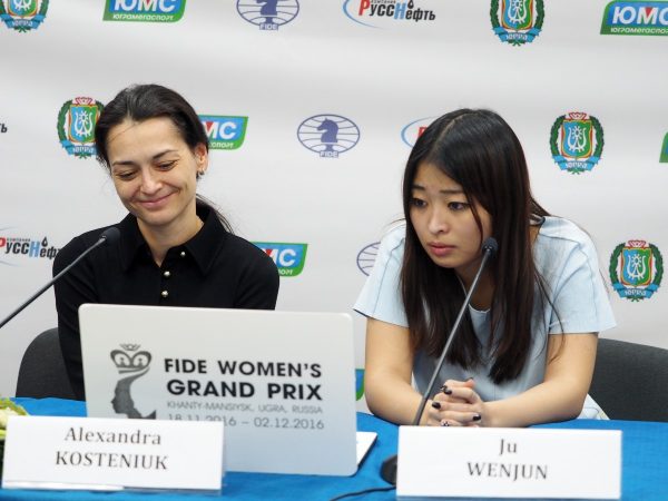 Alexandra Kosteniuk  (RUS) and Ju Wenjun  (CHN)
